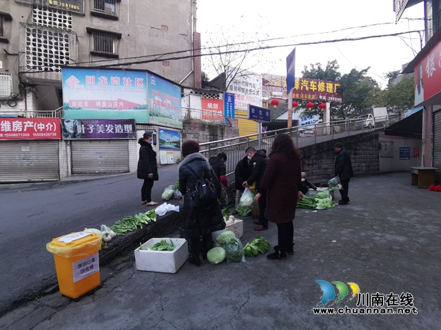 龍馬潭區(qū)小市街道設(shè)廢棄口罩專用垃圾桶