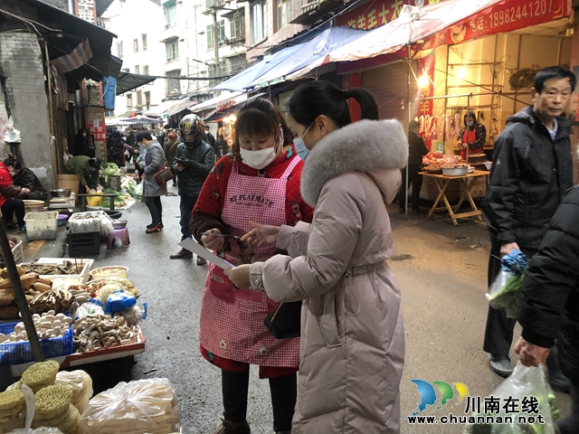 龍馬潭區(qū)小市市場(chǎng)監(jiān)管所堅(jiān)守一線、抗擊疫情