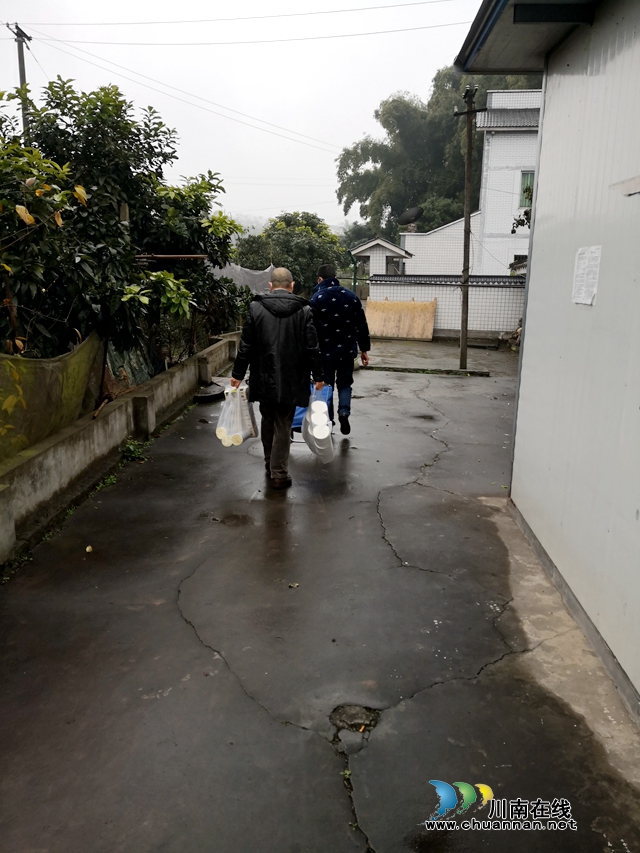 “在家待好，有事找我”特興街道走馬村為隔離群眾做好生活保障
