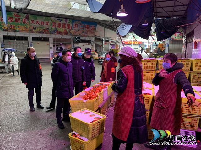 龍馬潭區(qū)紅星街道龍南社區(qū)對王氏商城實行半封閉管控
