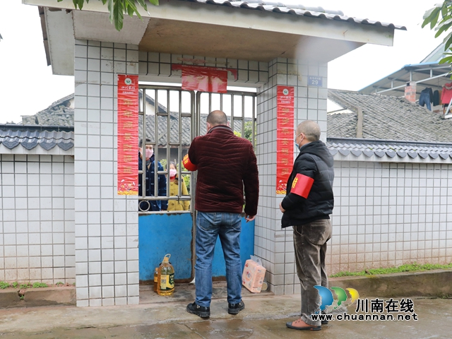 龍馬潭特興街道：特殊“代購” 暖人心 黨員志愿者為居民送菜上門(圖2)
