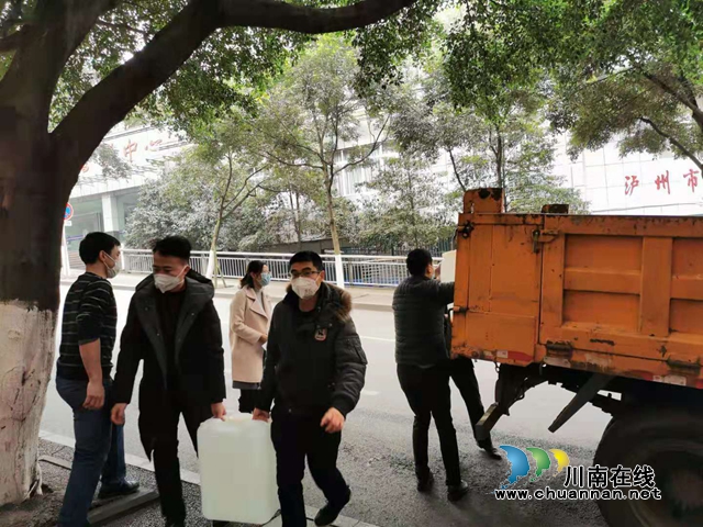 全力以赴！江陽區(qū)住建局積極行動 堅(jiān)決打贏疫情防控阻擊戰(zhàn)(圖3)