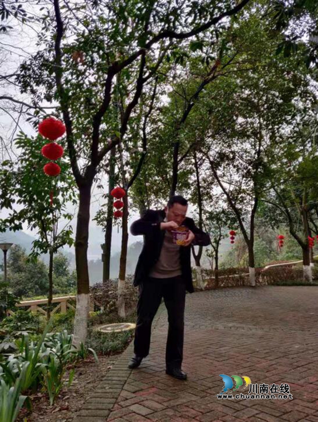 江陽區(qū)住建局物業(yè)指導(dǎo)中心黨員支美軍：不忘黨員初心，不褪軍人本色(圖6)