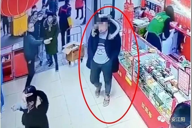 警方發(fā)布：匯通超市不戴口罩打人男子已到案 被抓時躺醫(yī)院臉縫數(shù)針……(圖3)