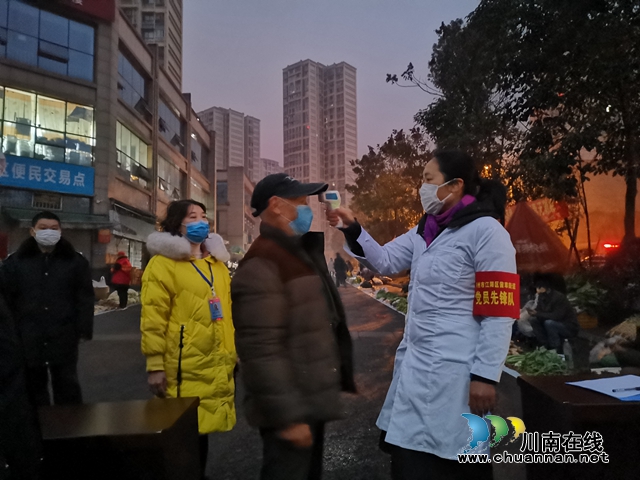 江陽區(qū)茜草街道匠心社區(qū)：黨群齊心共監(jiān)管 臨時(shí)菜場(chǎng)換新顏