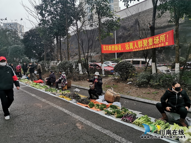 江陽(yáng)區(qū)茜草街道匠心社區(qū)：黨群齊心共監(jiān)管 臨時(shí)菜場(chǎng)換新顏(圖2)