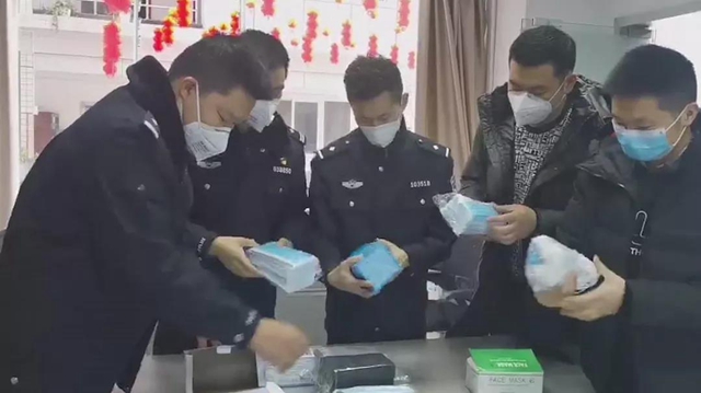 震驚！內(nèi)江警方擋獲47萬只從湖北運(yùn)來的“三無”口罩(圖4)