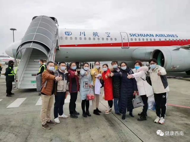 英雄送英雄！西南醫(yī)科大學(xué)附屬醫(yī)院第二批援鄂醫(yī)療隊平安抵達，投入一線抗擊疫情！(圖4)