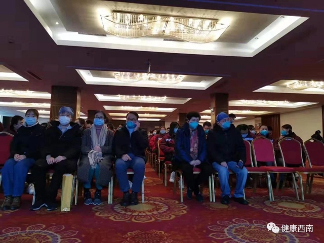 英雄送英雄！西南醫(yī)科大學(xué)附屬醫(yī)院第二批援鄂醫(yī)療隊平安抵達，投入一線抗擊疫情！(圖8)
