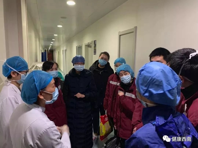 英雄送英雄！西南醫(yī)科大學(xué)附屬醫(yī)院第二批援鄂醫(yī)療隊平安抵達，投入一線抗擊疫情！(圖16)
