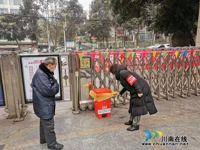 天立社區(qū)黨委書記戴學(xué)蓉：用責(zé)任與擔(dān)當(dāng)筑起防疫的第一道屏障(圖2)