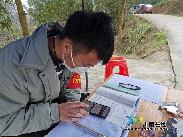 防疫學(xué)習(xí)兩不誤 瀘縣潮河鎮(zhèn)大學(xué)生志愿者織就鄉(xiāng)村抗疫亮麗風(fēng)景線(圖5)