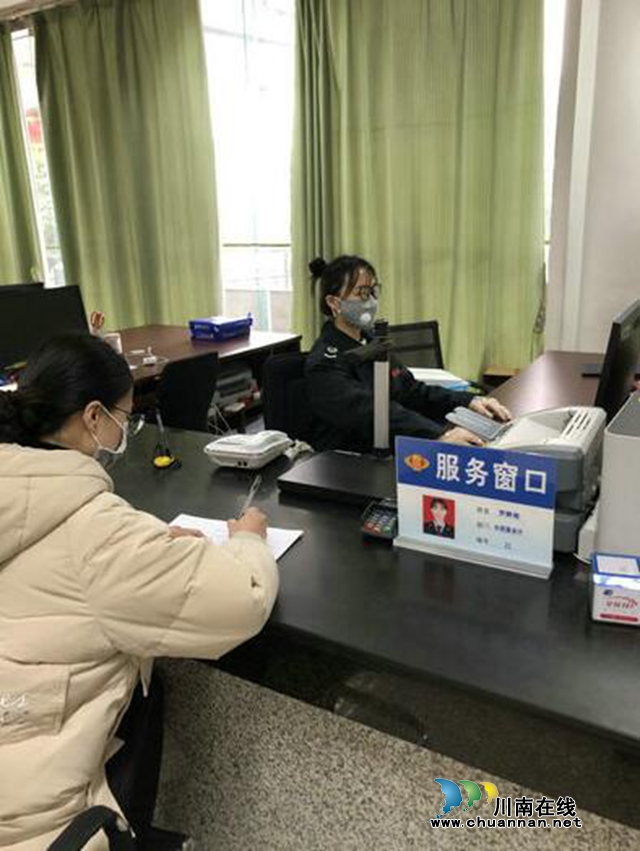 抗疫前行 瀘州稅務(wù)出實(shí)招為納稅人提供“三心”服務(wù)