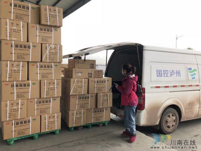 瀘州長開區(qū)：上陣黨員夫妻崗  攜手同行共抗疫(圖2)