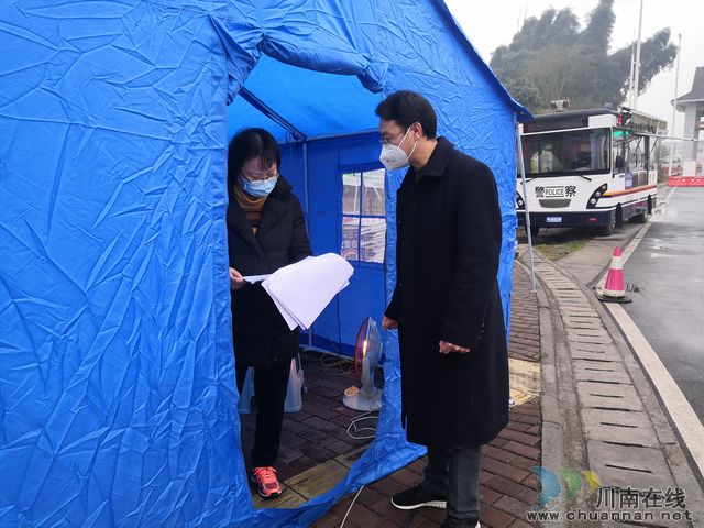 瀘縣委常委、宣傳部長(zhǎng)陳佳到潮河鎮(zhèn)督導(dǎo)新冠肺炎疫情防控工作(圖2)