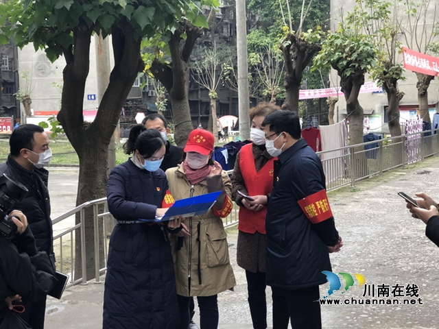 龍馬潭區(qū)委書記劉光明到羅漢街道督導(dǎo)疫情防控工作(圖2)