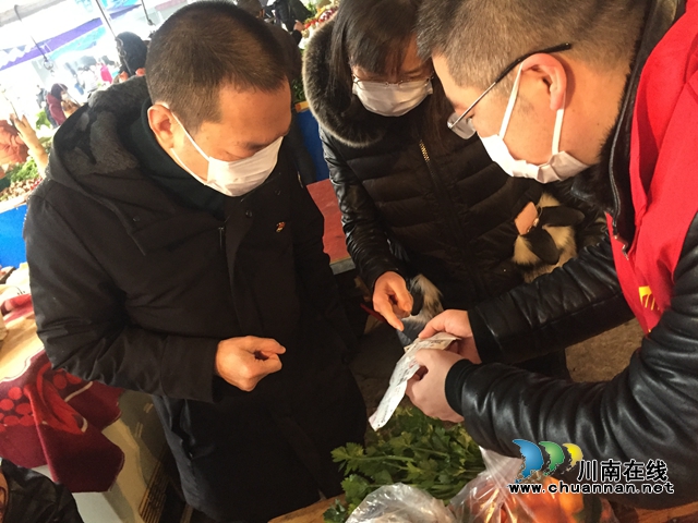 江陽區(qū)茜草街道：身先士卒控疫情 人大代表在行動(圖1)