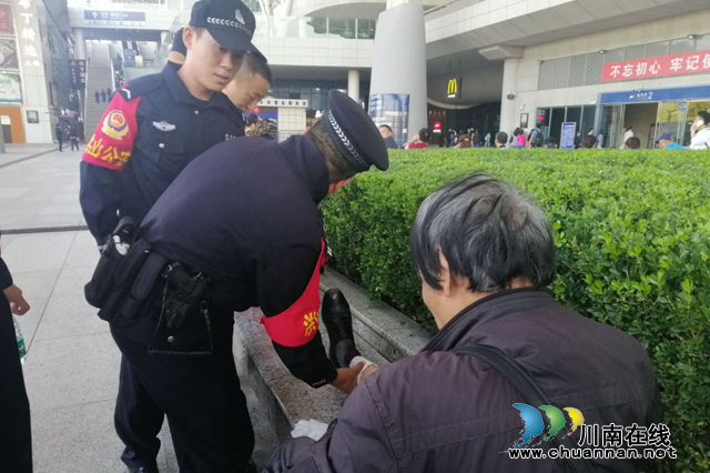 結緣軍運會：學警向武漢警察師傅送祝福