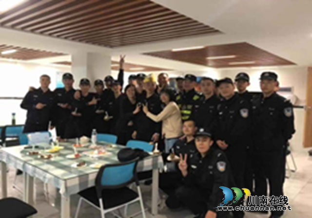 結(jié)緣軍運(yùn)會：學(xué)警向武漢警察師傅送祝福(圖3)