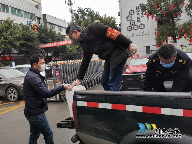 瀘縣綜合行政執(zhí)法局通宵奮戰(zhàn)抗擊疫情(圖2)