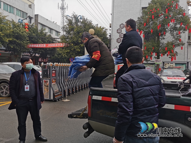 瀘縣綜合行政執(zhí)法局通宵奮戰(zhàn)抗擊疫情(圖1)