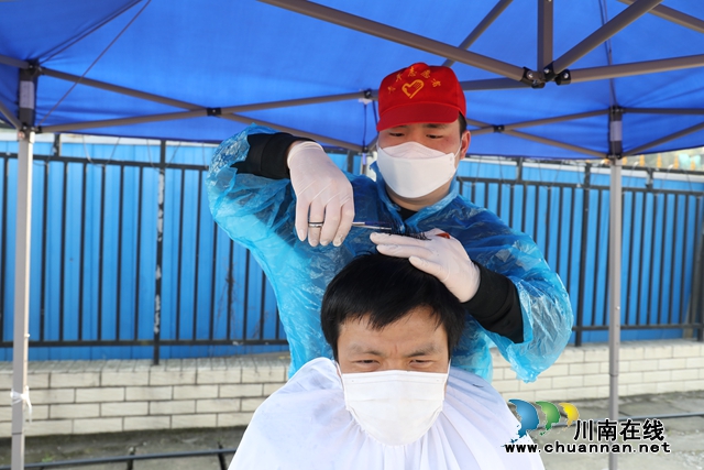 龍馬潭區(qū)：全民抗“疫”進行時 愛心理發(fā)暖人心(圖3)