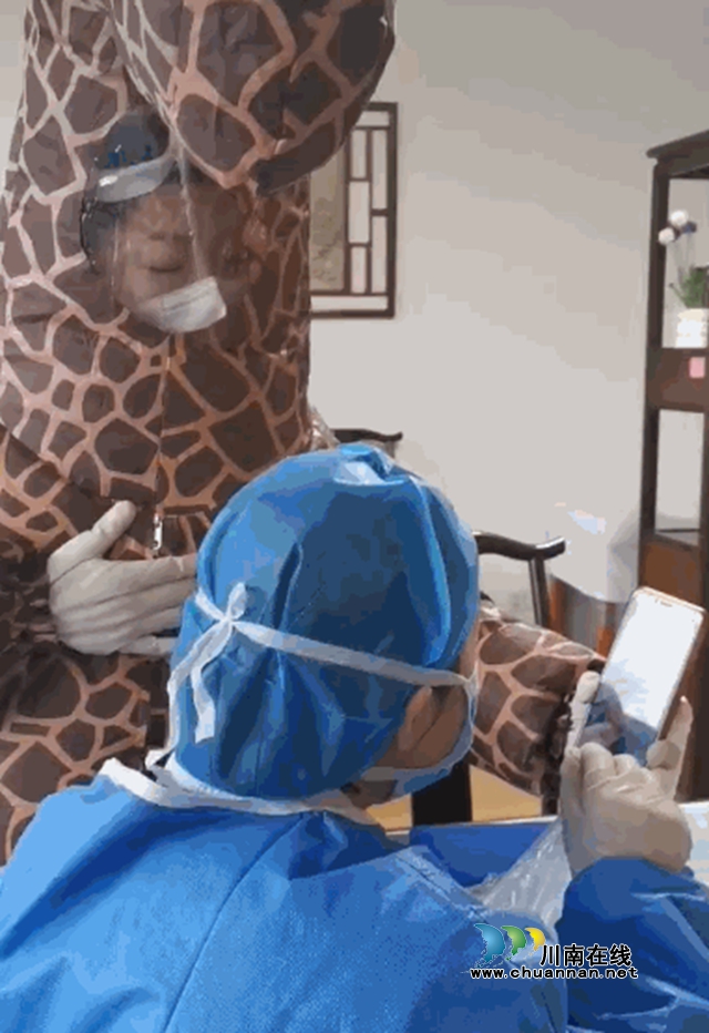 稀奇！“長頸鹿”也來西南醫(yī)大中醫(yī)院看病啦！(圖4)