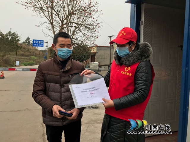 破解運輸難題 瀘縣給蔬果車發(fā)放特別“通行證”(圖2)