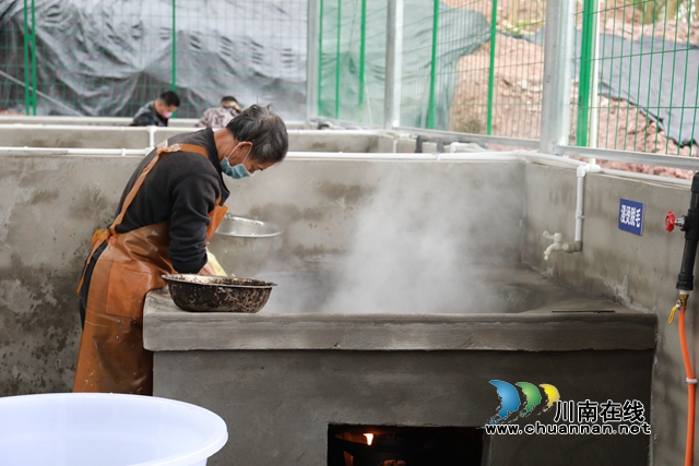 龍馬潭區(qū)臨時活禽集中屠宰場建成投用 日屠宰量達5000余只(圖6)