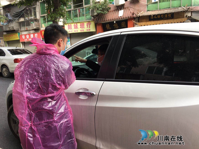 龍馬潭區(qū)小市街道：暖心  抗疫一線特殊身影