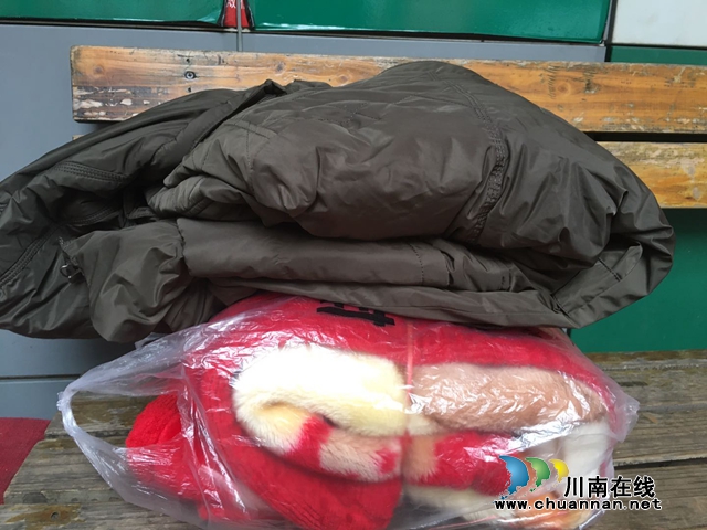 江陽(yáng)區(qū)北城街道：愛心衣物暖人心，心手相連抗疫情