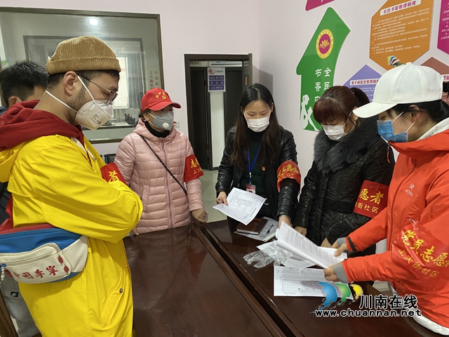龍馬潭區(qū)小市街道：纖弱女書(shū)記用信念筑起疫情防控銅墻鐵壁(圖4)