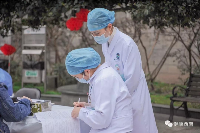 西南醫(yī)大附院：260余名醫(yī)務(wù)工作者擼袖獻(xiàn)血7.23萬毫升！(圖4)