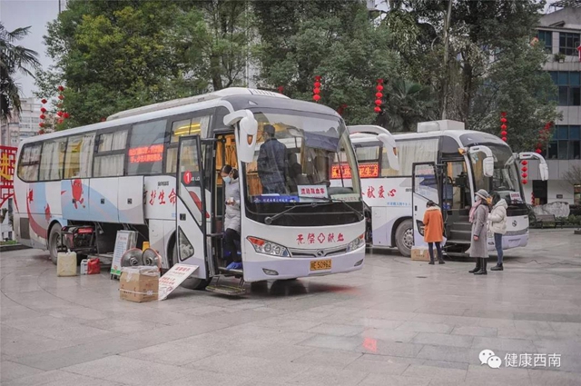 西南醫(yī)大附院：260余名醫(yī)務(wù)工作者擼袖獻(xiàn)血7.23萬毫升！(圖1)