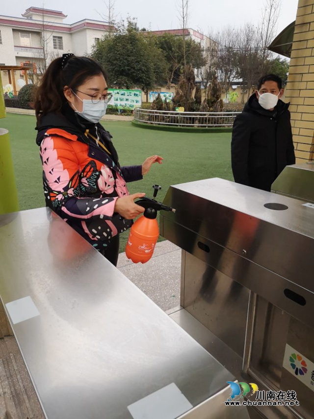瀘縣方洞鎮(zhèn)中心幼兒園園長屈翠嵐一線抗疫掠影(圖4)