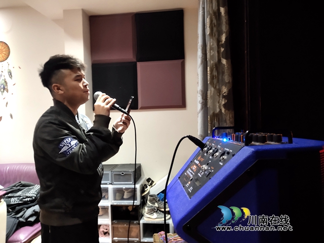 龍馬潭錦華十年城：小區(qū)特別演唱會 致敬一線“防疫”人員(圖1)