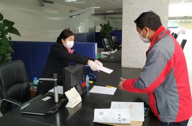 瀘州交警：助力復(fù)工復(fù)產(chǎn)，疫情期間車駕管業(yè)務(wù)這么辦！(圖2)