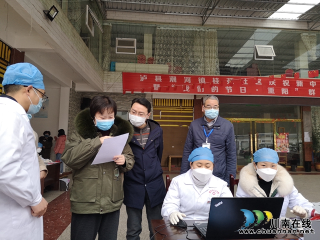 瀘縣縣委常委、宣傳部部長(zhǎng)陳佳到潮河鎮(zhèn)慰問抗“疫”一線人員