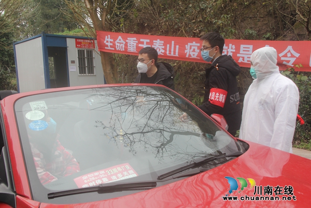瀘縣海潮鎮(zhèn)：黨員先鋒在行動(dòng)，讓黨旗高高飄揚(yáng)在一線