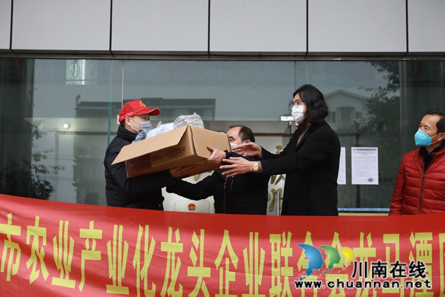 眾志城城，抗擊疫情！瀘州市農(nóng)業(yè)產(chǎn)業(yè)化龍頭企業(yè)聯(lián)合會(huì)龍馬潭小組向多個(gè)街道鄉(xiāng)鎮(zhèn)捐贈(zèng)口罩(圖4)