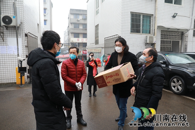 眾志城城，抗擊疫情！瀘州市農(nóng)業(yè)產(chǎn)業(yè)化龍頭企業(yè)聯(lián)合會(huì)龍馬潭小組向多個(gè)街道鄉(xiāng)鎮(zhèn)捐贈(zèng)口罩(圖7)