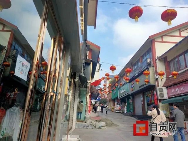 餐飲店基本上“按兵不動(dòng)” 自貢商業(yè)街區(qū)有序恢復(fù)營業(yè)(圖2)