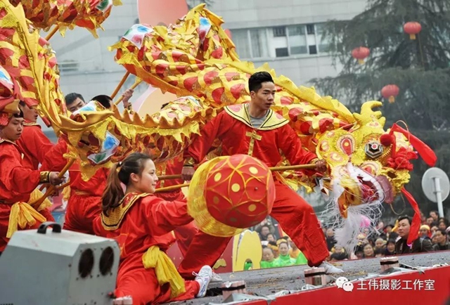 二月二，龍?zhí)ь^！||王偉鄉(xiāng)愁攝影作品《龍在民間》賞析(圖36)