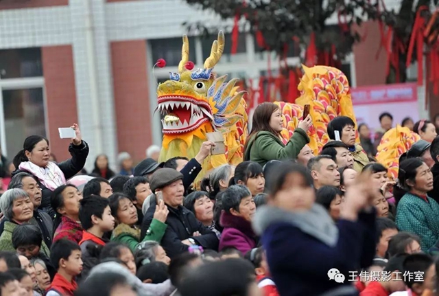 二月二，龍?zhí)ь^！||王偉鄉(xiāng)愁攝影作品《龍在民間》賞析(圖37)