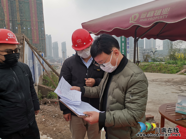 江陽區(qū)住建局：“剛”毅執(zhí)著守土盡責，鐵漢柔情負重前行(圖2)