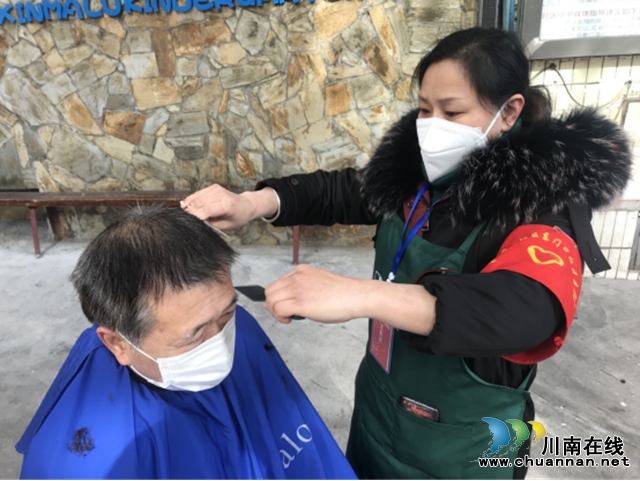 江陽區(qū)北城街道免費理發(fā)服務(wù) 解決居民“頭等大事”