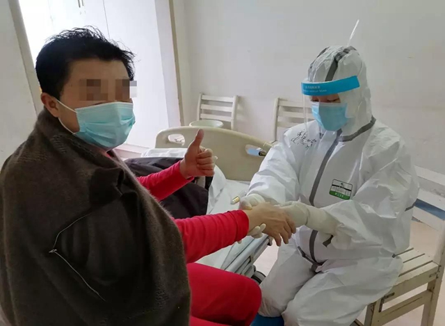 【西南醫(yī)大中醫(yī)院馳援武漢】隔離病房里，他們集體練起了“手部操”(圖4)