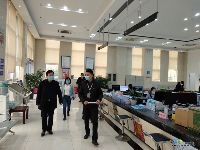 瀘州高新區(qū)黨工委委員、組織部部長(zhǎng)劉峰帶隊(duì)到泰安街道檢查指導(dǎo)新冠病毒肺炎疫情防控工作(圖6)