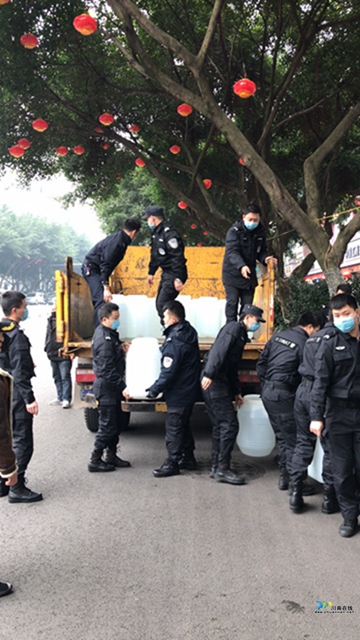 瀘州江陽：護航抗疫一線 警務(wù)保障跑在時間前面(圖6)