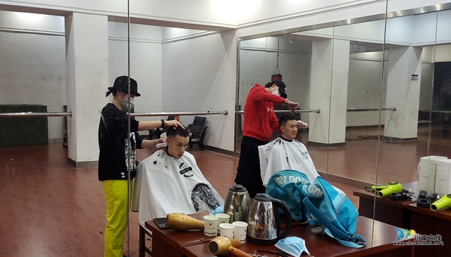 瀘州江陽：護航抗疫一線 警務(wù)保障跑在時間前面(圖8)